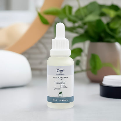 Clere Feuchtigkeitsserum mit Hyaluronsäure & Niacinamid 10% – Hydratation, Faltenreduktion und Hautelastizität für alle Hauttypen