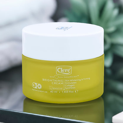 Clere Brightening Cream, Hautaufhellende & straffende Creme mit Avocadoöl & Squalan, 40ml für alle Hauttypen, reduziert Pigmentflecken und stimuliert Kollagensynthese