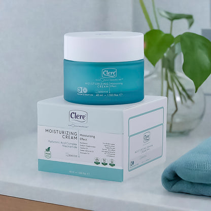 Clere Feuchtigkeitscreme für empfindliche Haut, Mit Hyaluronsäure, Niacinamid & Jojobaöl, 40 ml, vegan, Anti-Aging, für alle Hauttypen