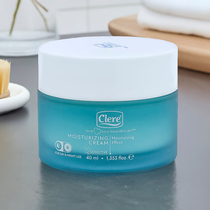 Clere Feuchtigkeitscreme für empfindliche Haut, Mit Hyaluronsäure, Niacinamid & Jojobaöl, 40 ml, vegan, Anti-Aging, für alle Hauttypen